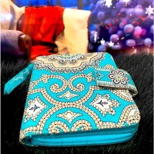 ✨Vera Bradley Bermuda Muticolor Paisley Wallet in Aqua Teal✨